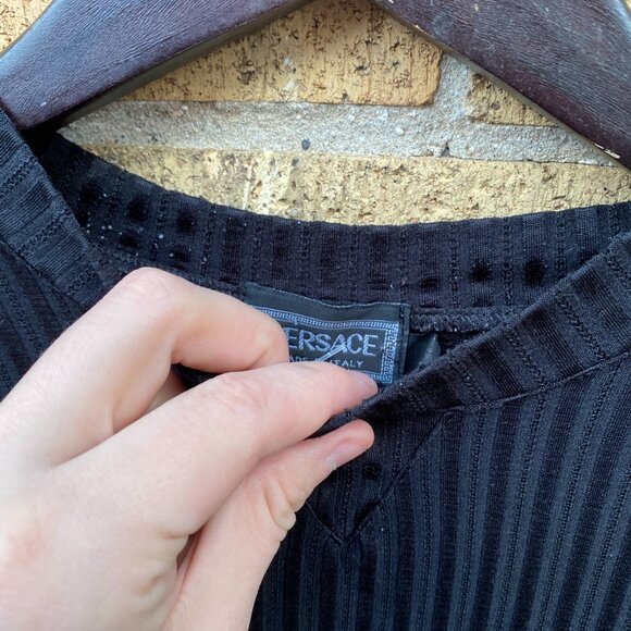 Vintage 1998 Versace Ripple Knit Logo T Shirt Black Size 54 - Picture 5 of 9